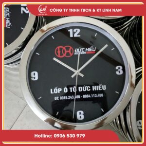 in chữ lên đồng hồ treo tường