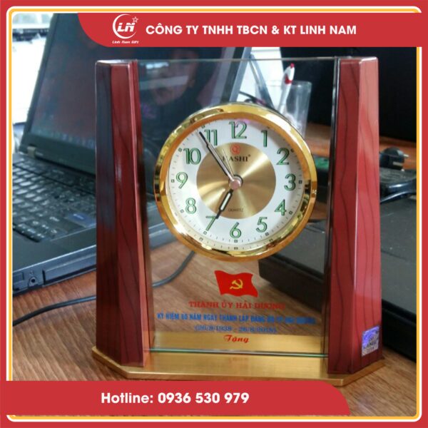 đồng hồ để bàn in logo theo yêu cầu